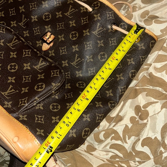 πΉπ€β’ 𫦠Louis Vuitton x GM x Lux for Thine Back Vibes - Picture 2 of 16